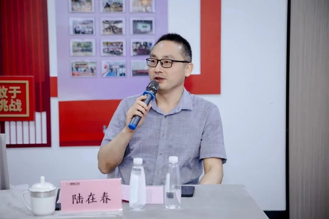 李.jpg